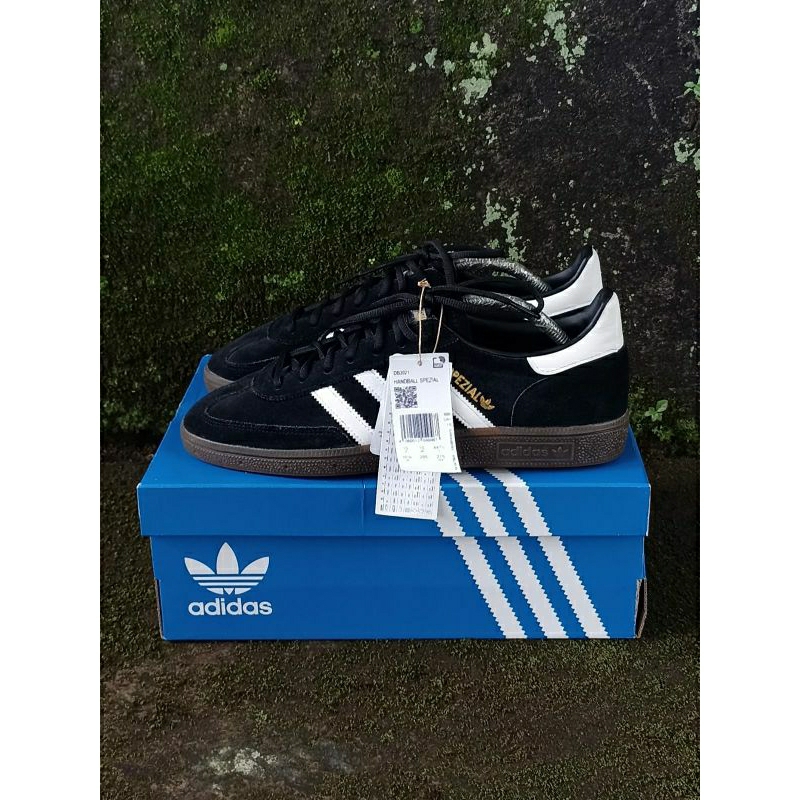 spezial handball black white