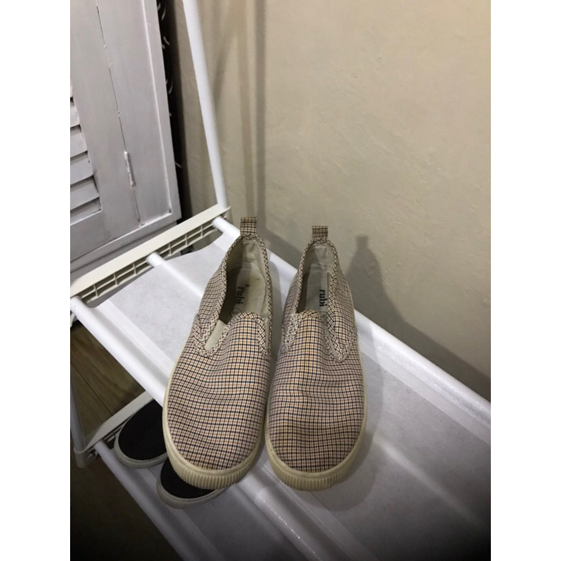 Preloved Sepatu Rubi kotak size 38