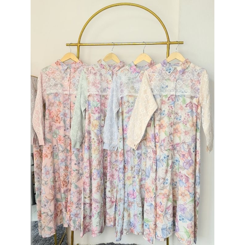 gamis kombinasi brukat motif bunga