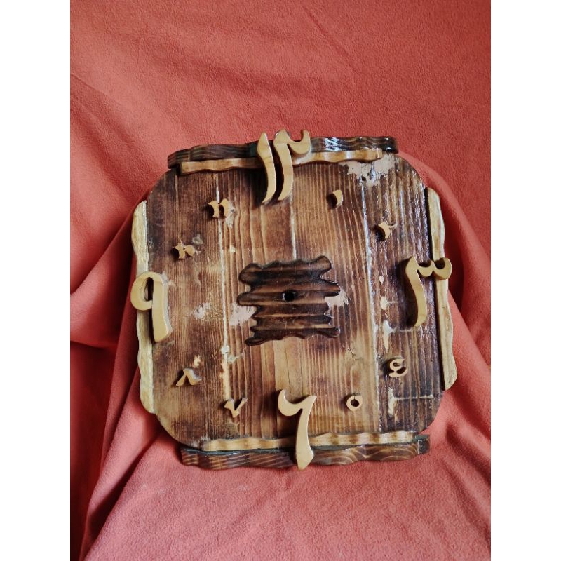 Hiasan jam dinding kaligrafi bahasa arab dari kayu jati