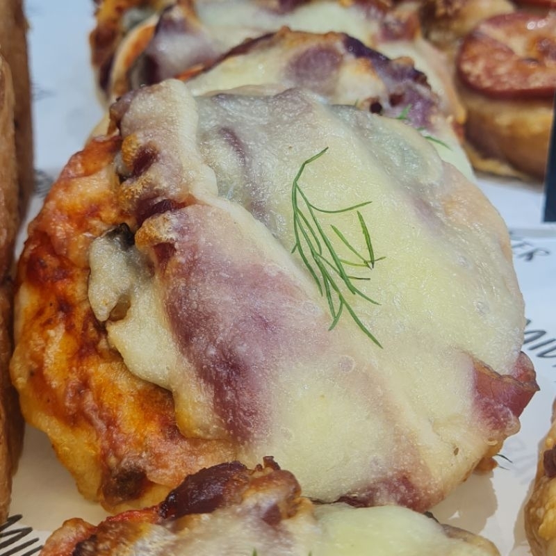 

Mini Pizza Beef Mushroom Midnight Baker