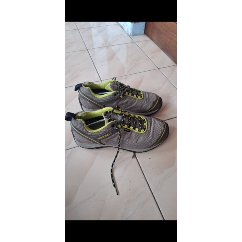 sepatu gunung merrell
