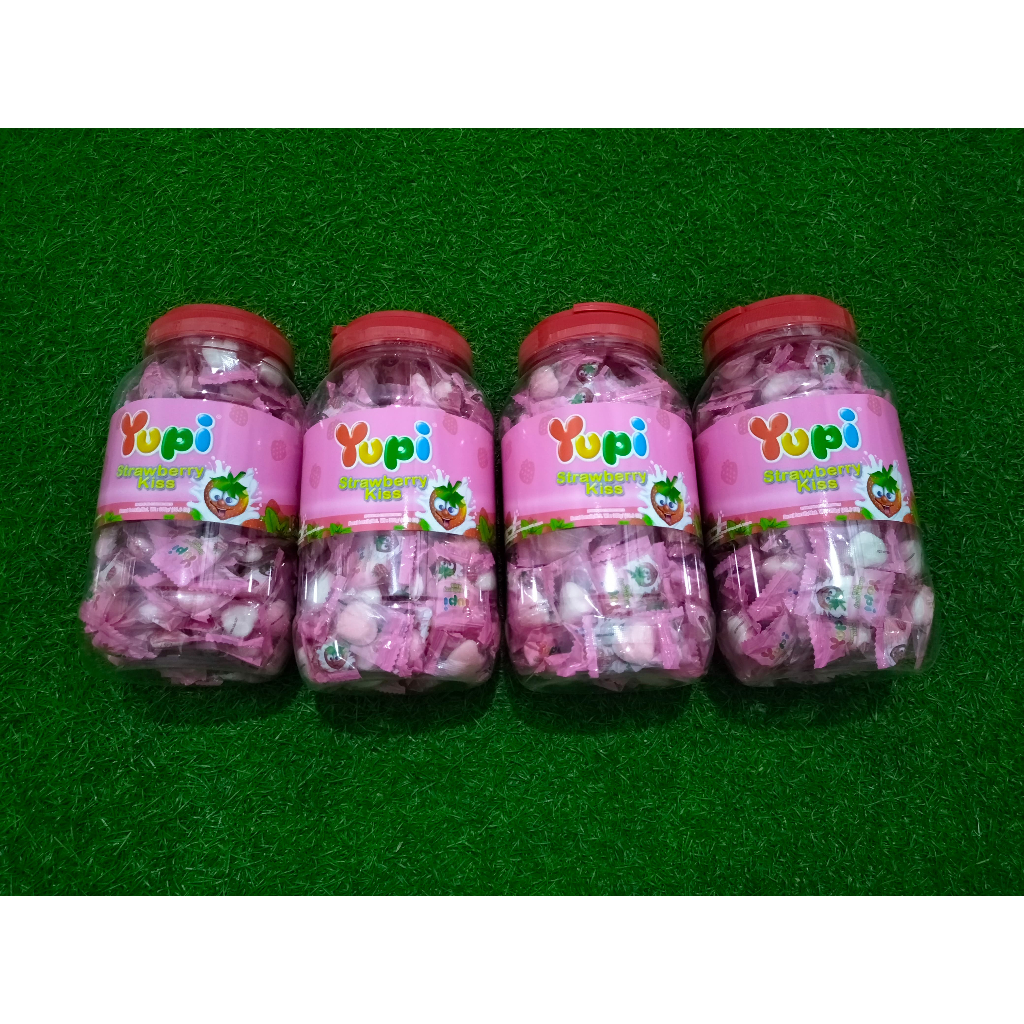 

( PROMO ! ) Yupi Strawberry Kiss Toples Isi 125 Butir Permen Manis Harga Promo Murah !!