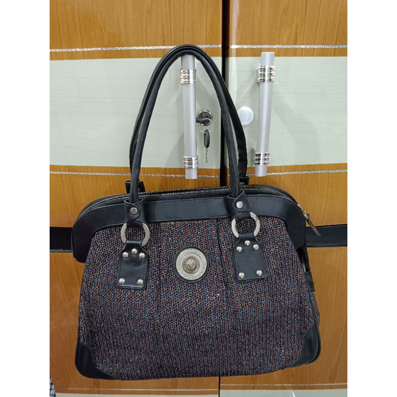 tas seken nikol ber noser