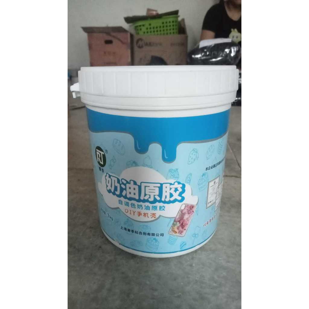 

Lem Deco Krim Resin Clay 1 Kaleng Kecil Lem DIY Decorasi Cream Glue Resin DIY Lem Miniatur Dekorasi Rumah Ember Mini