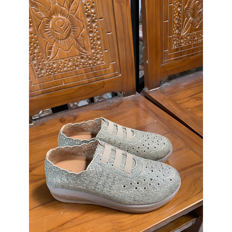 NEW SEPATU JOANNE