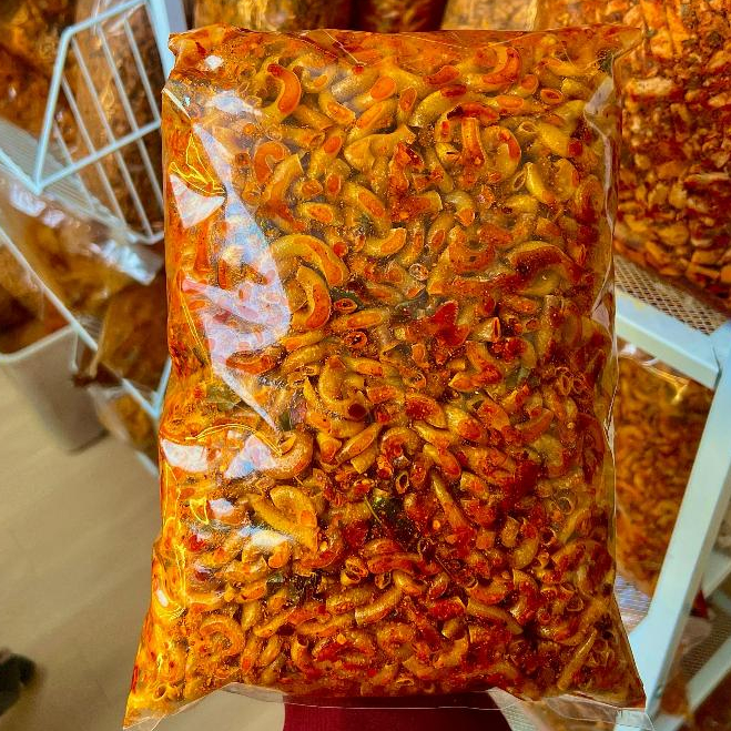 

waw MAKARONI CIKRUH 1 KG PEDAS DAUN JERUK KHAS BANDUNG SNACK MAMIN