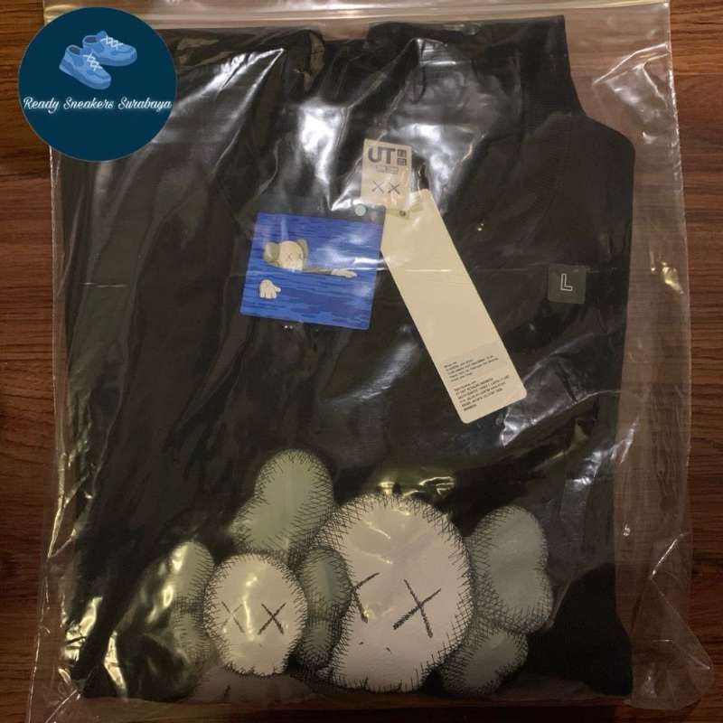 Sweater Uniqlo x Kaws Longsleeve Sweatshirt Black Original