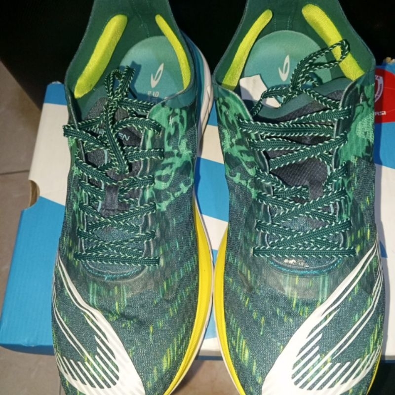 Sepatu Running 910 nineten irezumi hover size 43 (preloved)