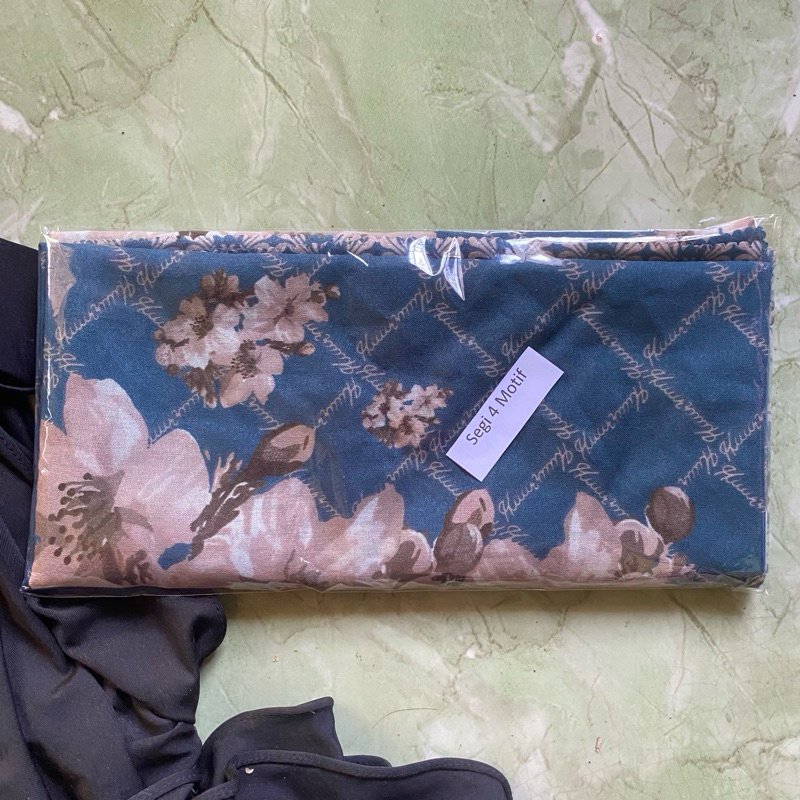 By @fialolita Hijab Motif Segiempat motif & Preloved Kerudung Segiempat Rawis Saudia