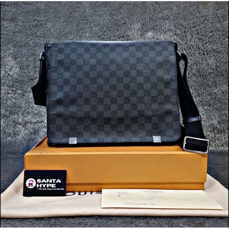 Louis Vuitton Damier Graphite District Messenger Bag *NEW SEASON*