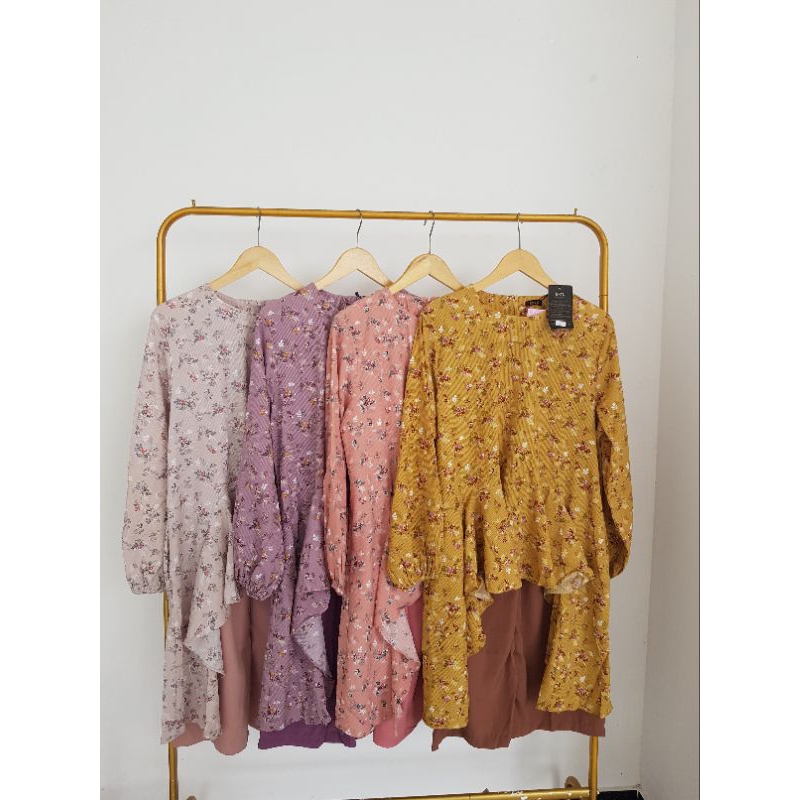 one set tunik plisket motif bunga