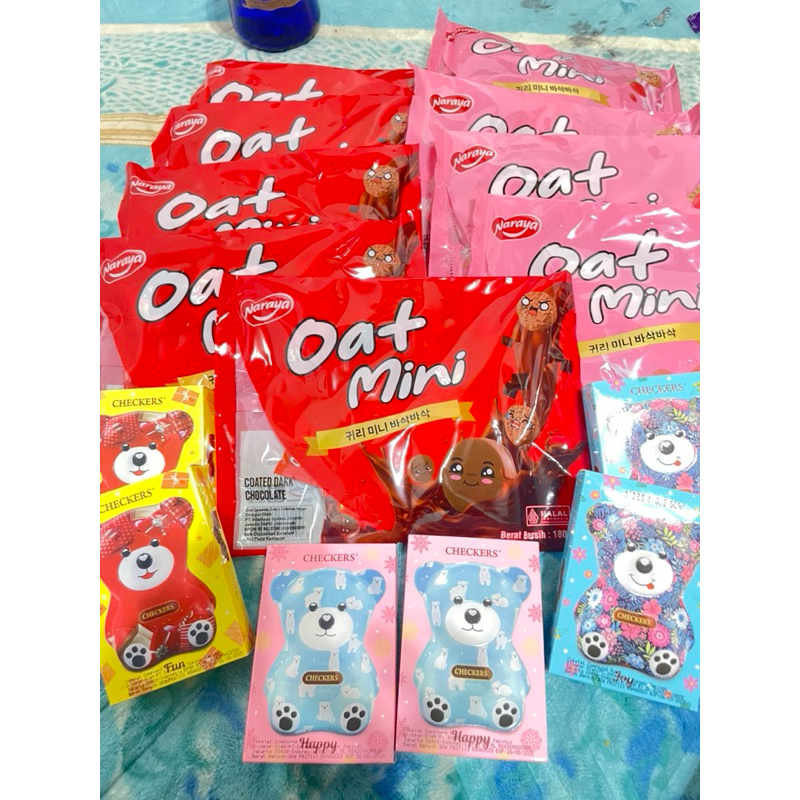 

NARAYA OAT MINI CHECKERS MILK CHOCHOLATE