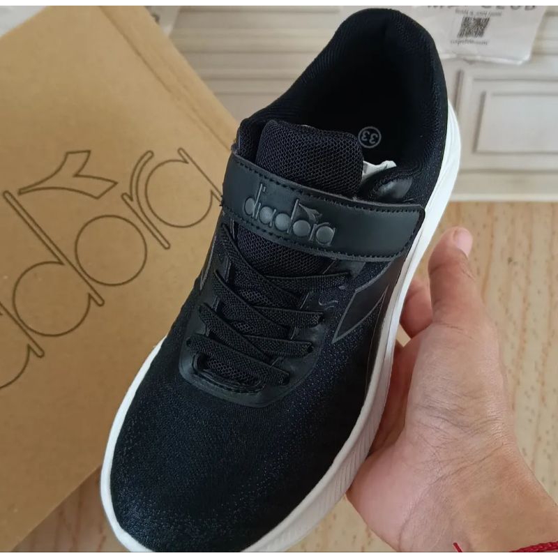 Bergaransi Sepatu Anak Diadora Merva Jr Running - Black