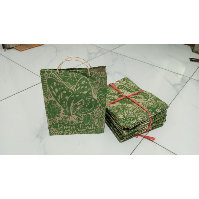 

(50 pcs) Paper Bag Motif / Paper Bag Batik / Tas Souvenir / Paper Bag craft Ukuran 22x17x5 cm