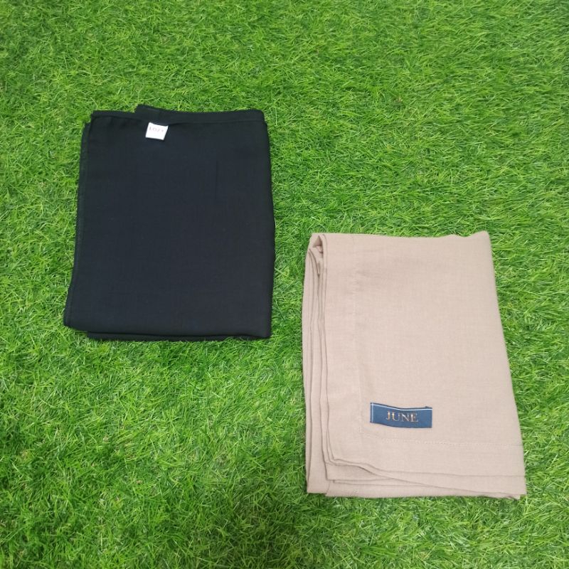 Preloved segi empat Lozy hijab dan June on