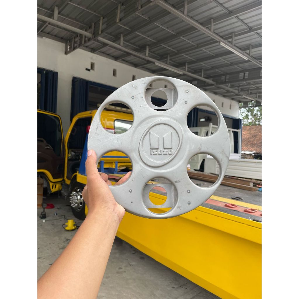 WHELDOP TRUK MODEL ISUZU LUBANG 6 DONAT WILDOP DONAT LOGO ISUZU BAHAN PLAT TERMURAH WHEELDOP