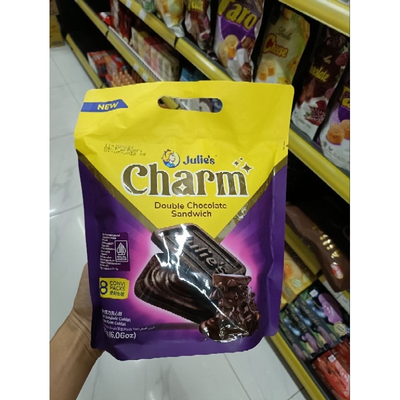 

Aneka Foodie Julie's Julie Charm double chocolate/ tiramisu sandwich 172gr