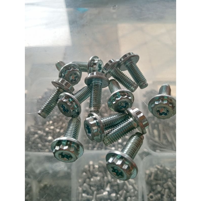 baut 12 model bintang M8X25