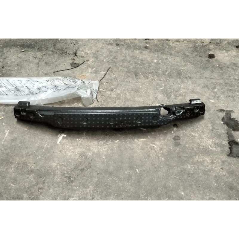 Front bemper /tahanan bemper depan Toyota Yaris th 2020 up