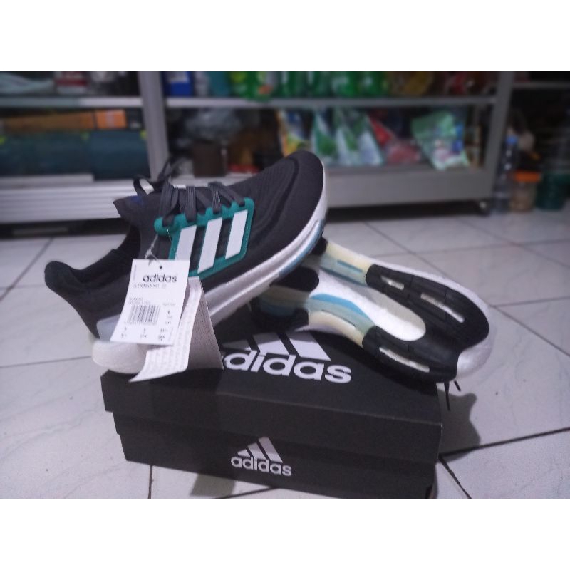 Adidas ultraboost 23 carbon court green