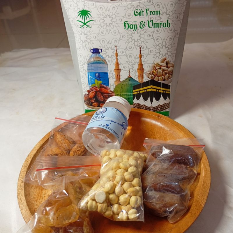 

Paket oleh oleh umrah 5 macam / dus / kacang arab / kacang almond / kismis asam manis / kurma tunis tangkai / air zam zam / oleh oleh haji
