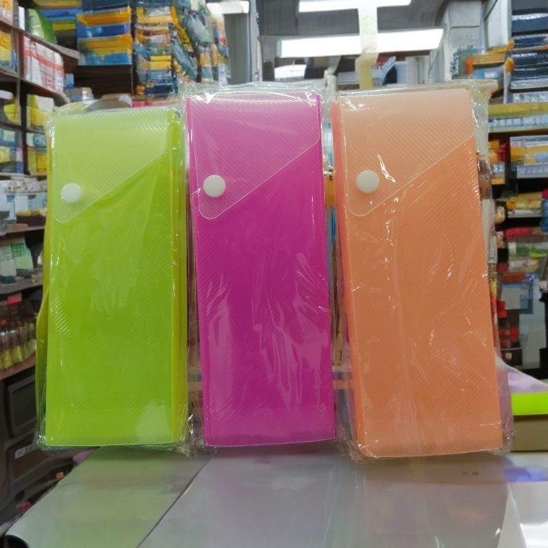 

Tempat pensil kancing warna-warni