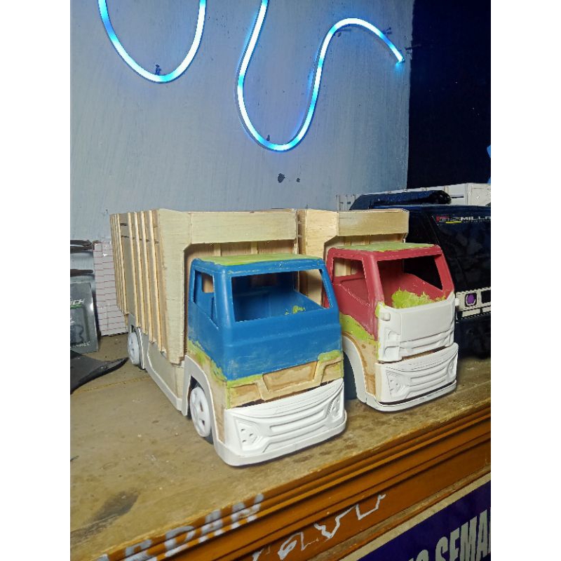 miniatur truk plastik canter, Isuzu nmr71 mbois