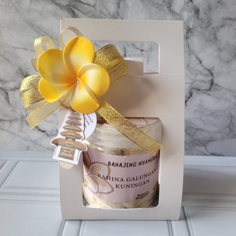 

HAMPERS PUTRI SALJU GALUNGAN KUNINGAN