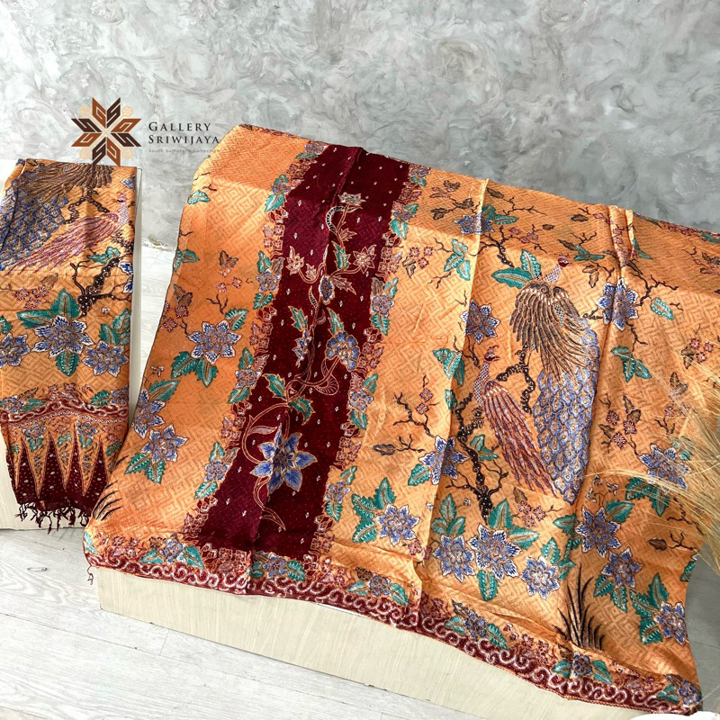 KAMEN BALI SEMI ATBM SEMI TULIS BAHAN VISCOSE BARON LEMBARAN SET SELENDANG MOTIF MERAK KAMEN BALI EN
