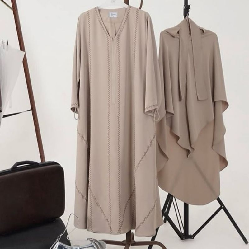 SOFNI - NWT ZET DRESS SATIN SHEETS L GRADE B