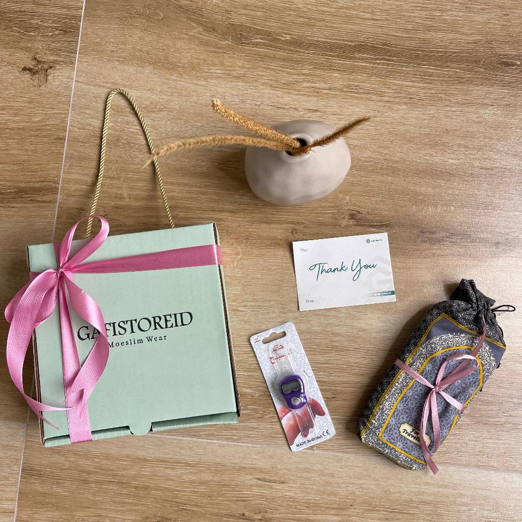 

Hampers Box Mukena Mini Traveling 15x15x7cm By Gafi Store ID