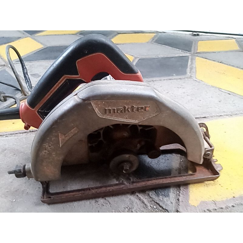circular saw maktec mt583 bekas