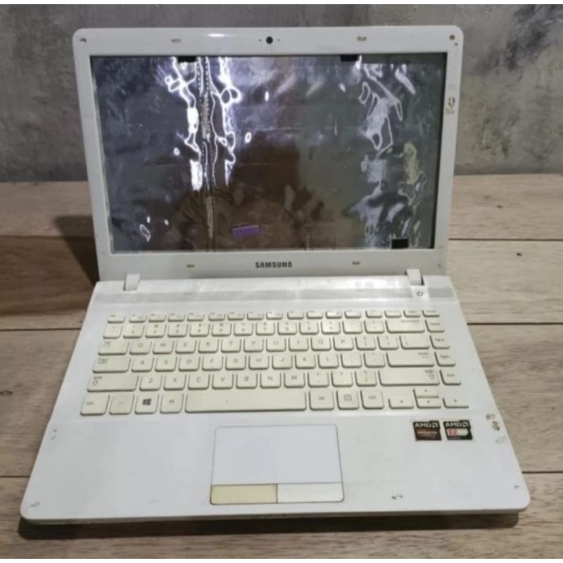 Kesing casing casing case laptop  Samsung 275E NP275E4V