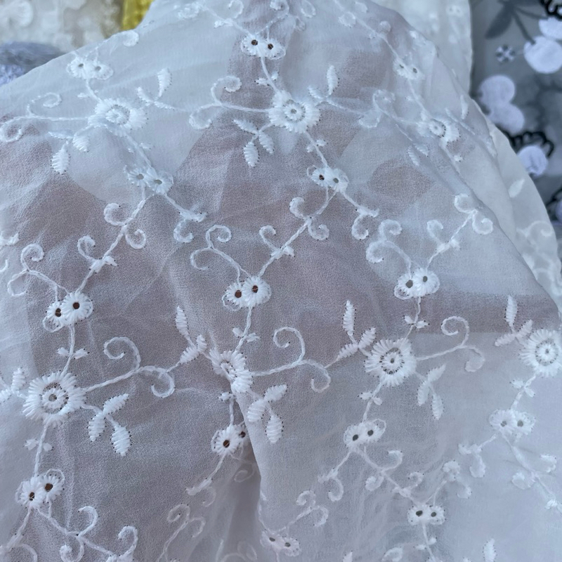 kain bordir - kain ceruty baby doll bordir - kain bordir motif bunga impor - kain bordir warna putih