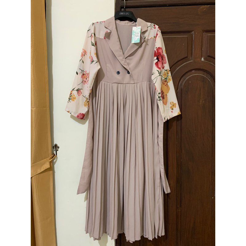 Korean dress by Yuna Fashion