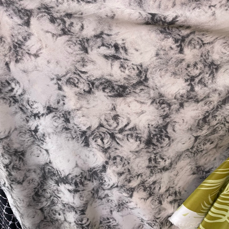 kain sutra silk motif abstrak premium - kain satin sutra - kain satin silk original - kain silk kore