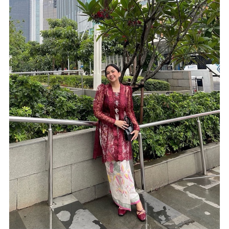 Sewa Kina Atelier / Jaleela.id / Sewa Kebaya Wisuda /Sewa one set / sewa jaleela