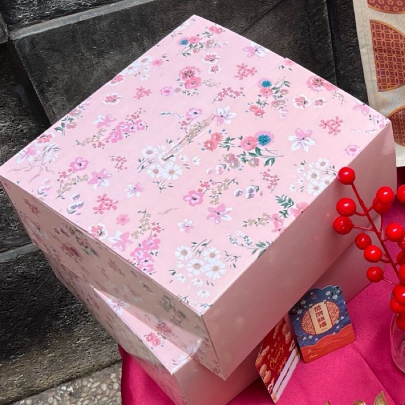 

Gift Box/Tote Bag dan Kartu Ucapan