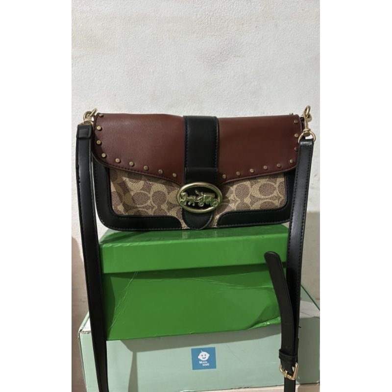 Tas Ala Coach