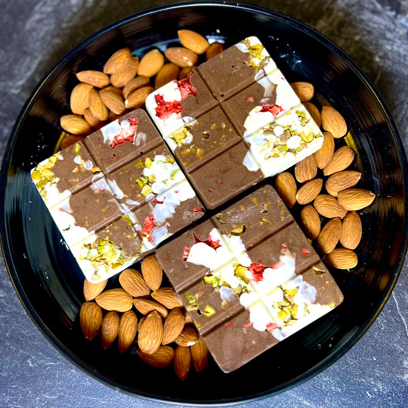 

Chocolate Chrunchy Strawchio