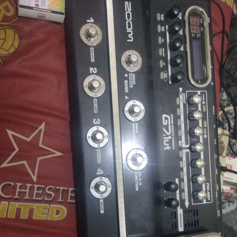 Efek gitar zoom g7.1ut