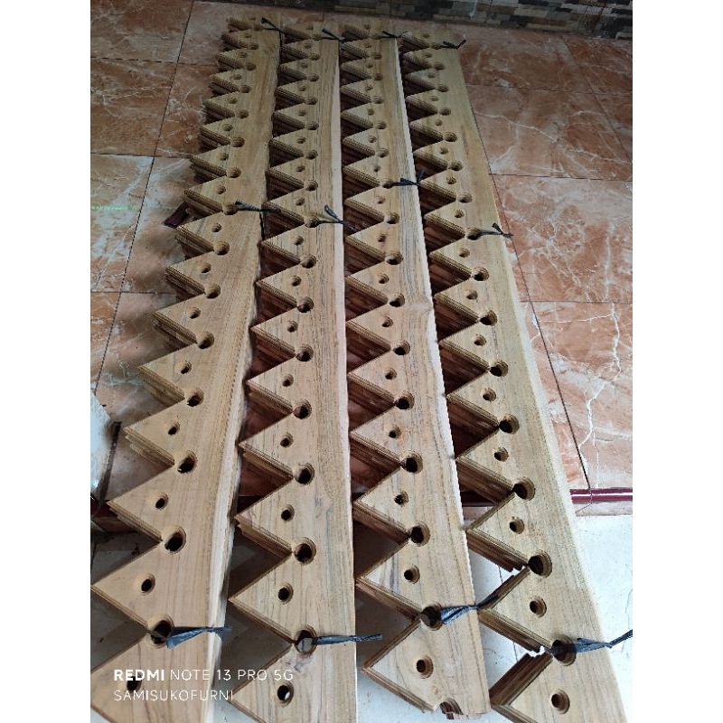 lisplang atap rumah Betawi lancip