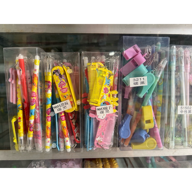 

Pulpen Pena tinta gel gantungan karakter berbagai model karakter capybara, sanrioo kuromii, gantungan sisir kaca buku skateboard capybara stempel