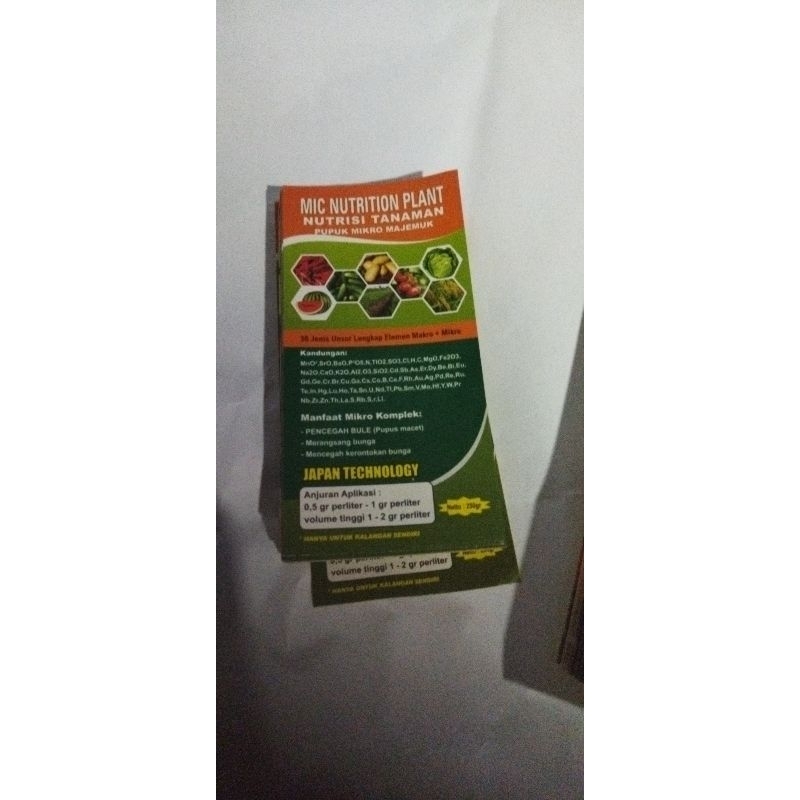 

stiker label produk ukuran 4,5x6 cm isi 200 pcs + 10x10- 60 pcs + 60 pcs 15x6