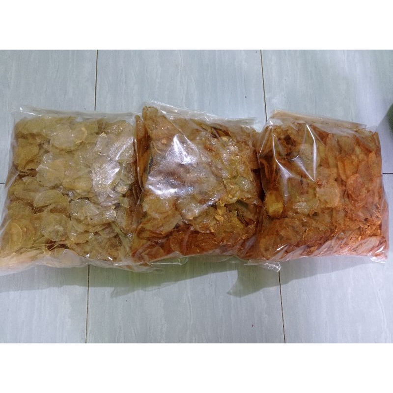 

keripik kaca 1/2 kg keripik singkong extra pedas pedas dan original