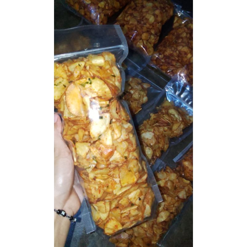 

Keripik singkong pedas manis daun kunyit