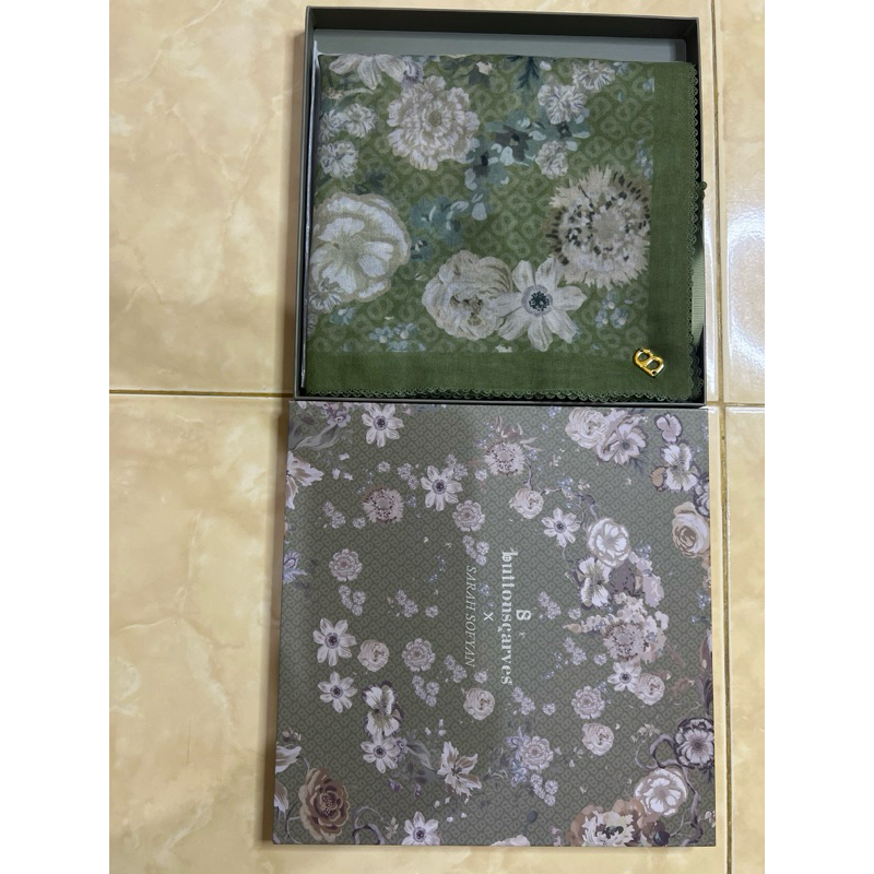 PL hijab Buttonscarves series Blume warna Dill, masih mulus no rijeck dan tidak bekas jarum pentul
