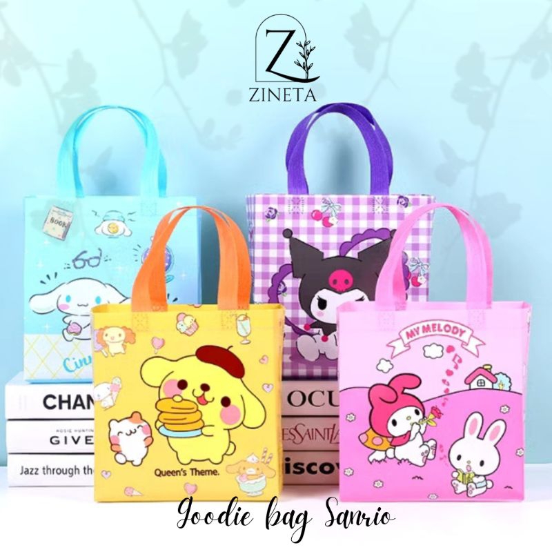 

Zineta - Goodie Bag Sanrio 22x23x11 cm - Tas Serbaguna - Tas Souvenir - Tas Bekal - Tas Ulang Tahun Karakter - Kuromi Melody Cinnamorol