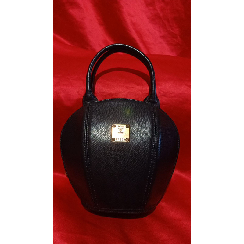 Tas labu MCM Made in Germany By Michael Chromer Size mini 20*18cm Unik jarang ada Iklan by super mod